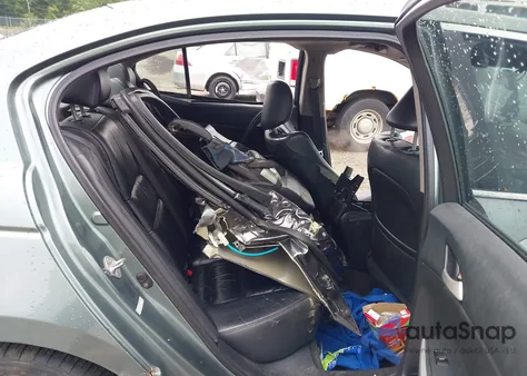 2009 Honda Accord 2.4 Ex-L from USA, damaged, VIN 1HGCP26809A104272